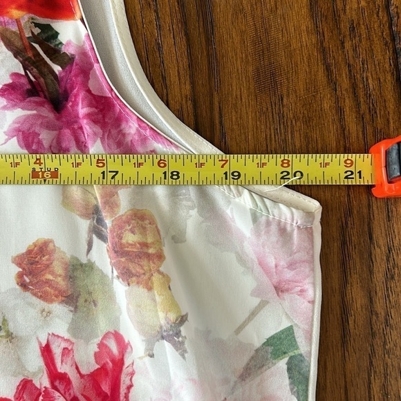 COPY - Eye catching!! Floral, Sleeveless Blouse: Size Medium - Picture 7 of 8